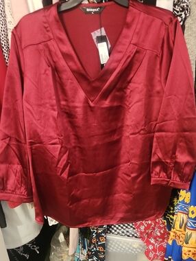 Alegra Satin V-Neck Women's Top - Burgundy